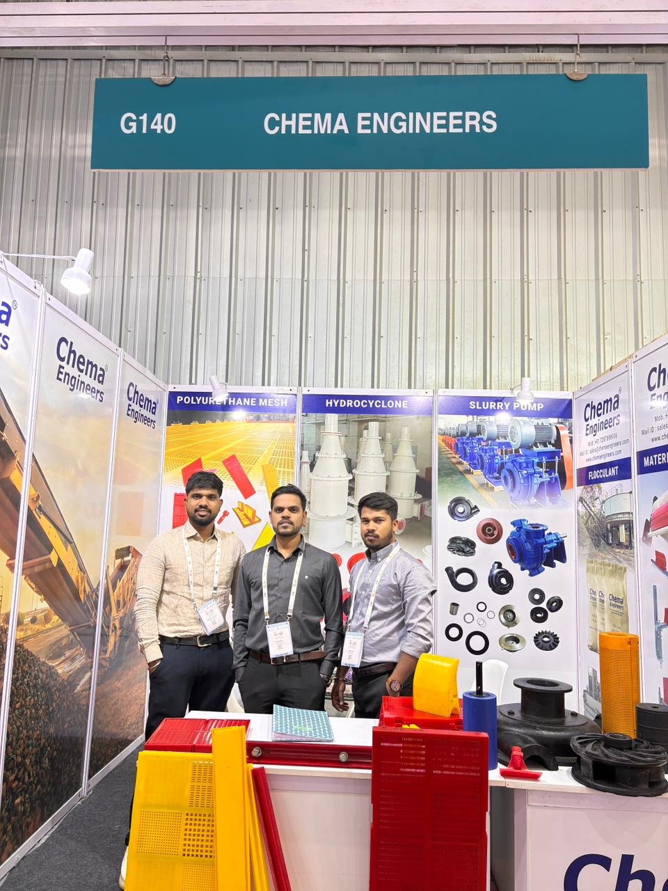 Vibratory Screen modular mat display